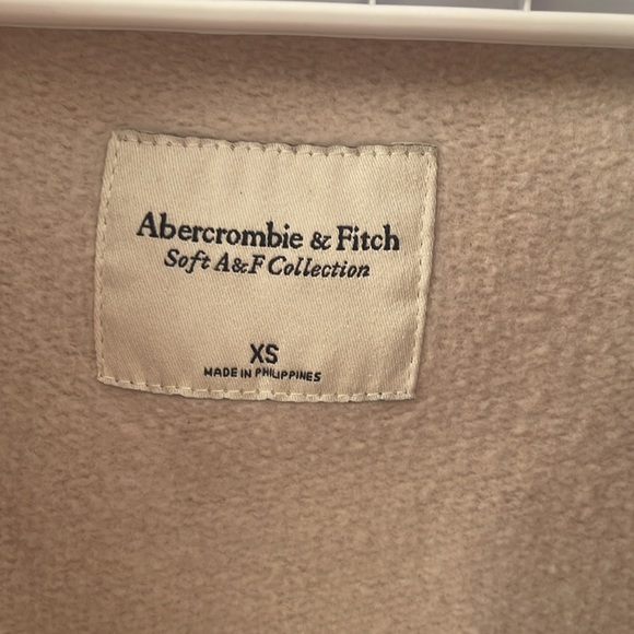 Abercrombie and Fitch sweater - Picture 2 of 4